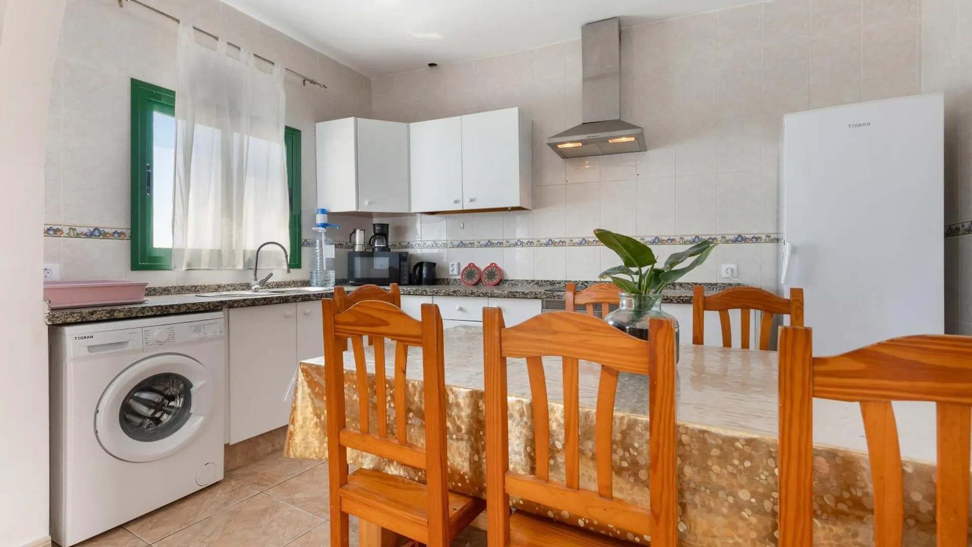 Buganvilla Пайара 0*,